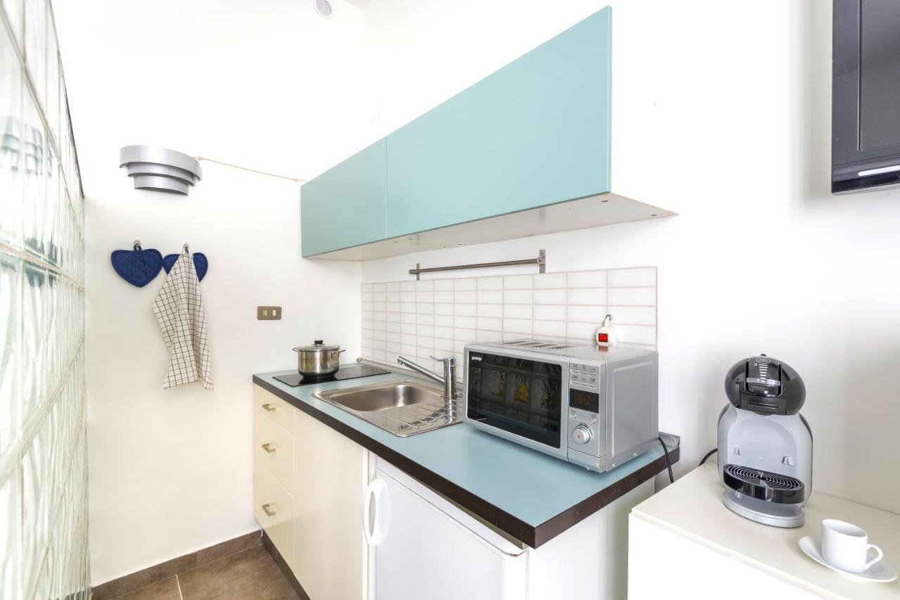 Hostly - Nicole Apartment Volturno- Full Rome Center Kültér fotó