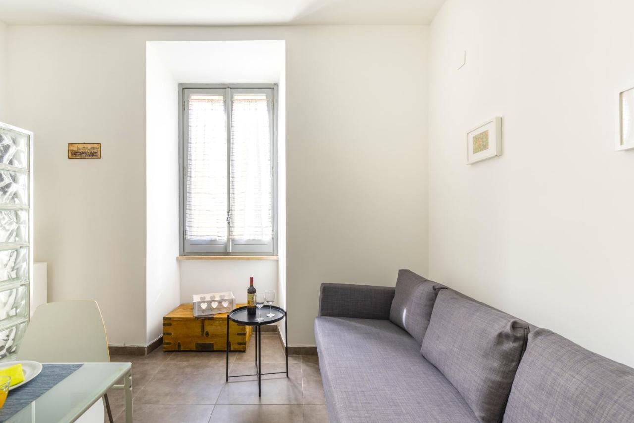 Hostly - Nicole Apartment Volturno- Full Rome Center Kültér fotó