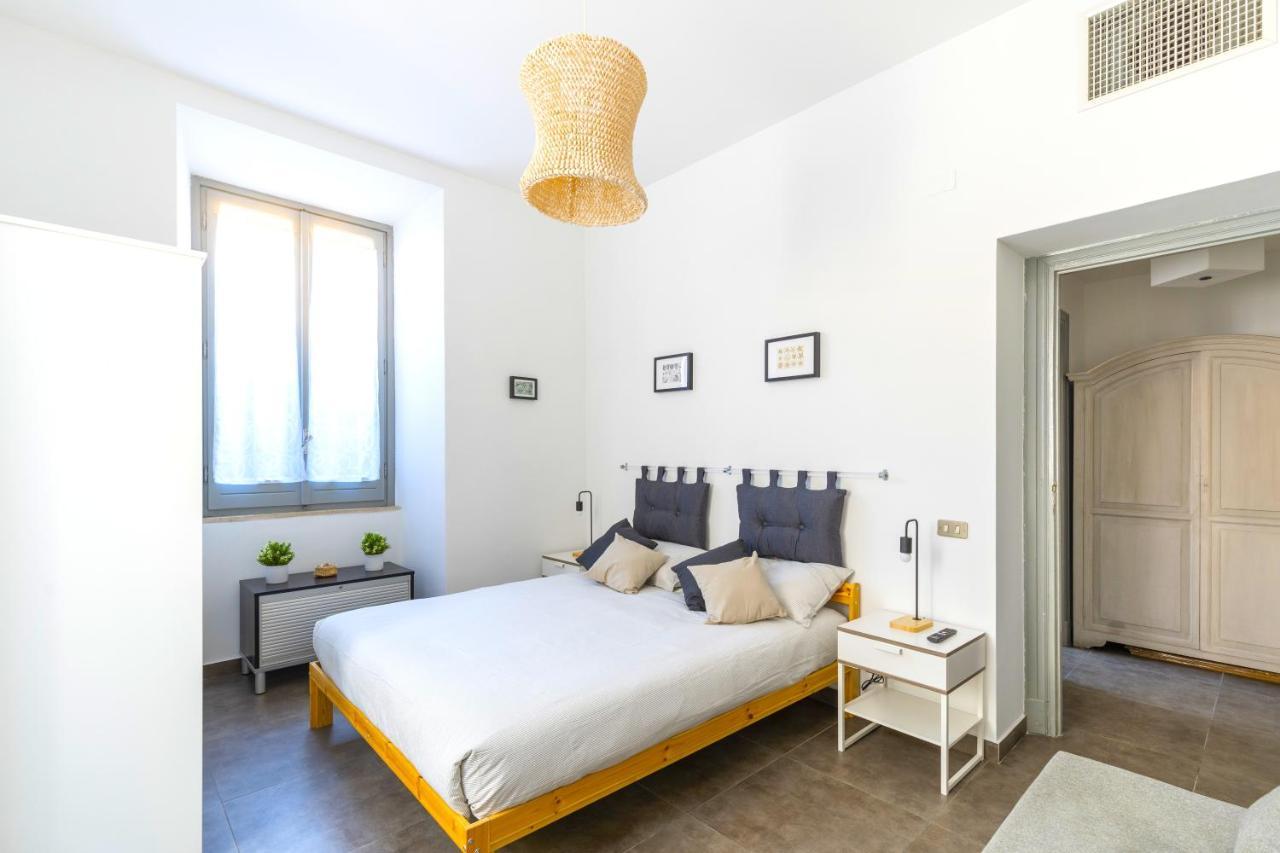 Hostly - Nicole Apartment Volturno- Full Rome Center Kültér fotó