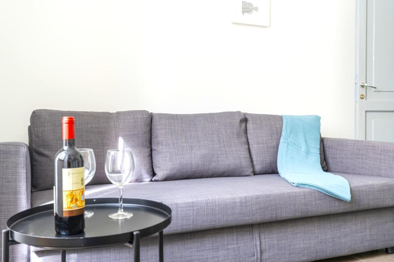 Hostly - Nicole Apartment Volturno- Full Rome Center Kültér fotó