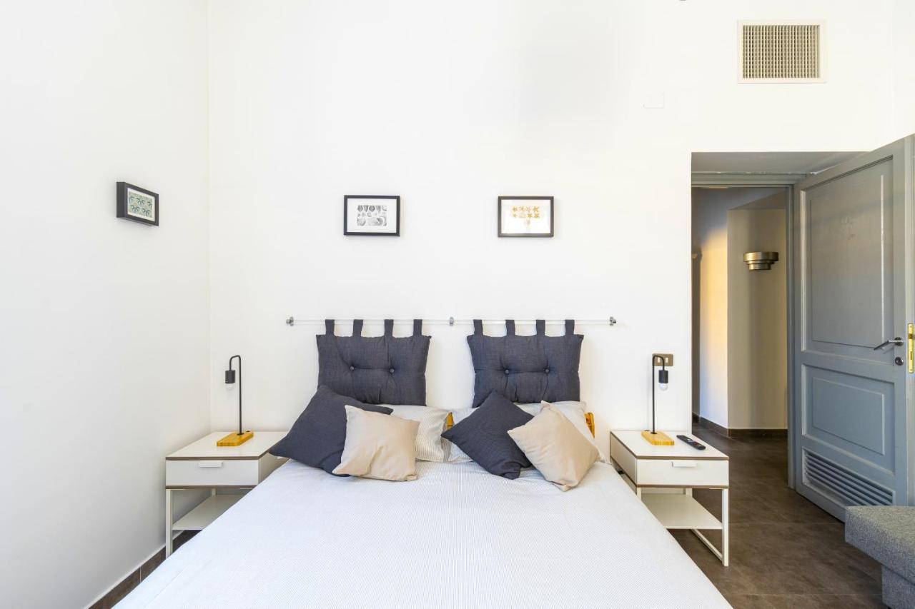 Hostly - Nicole Apartment Volturno- Full Rome Center Kültér fotó