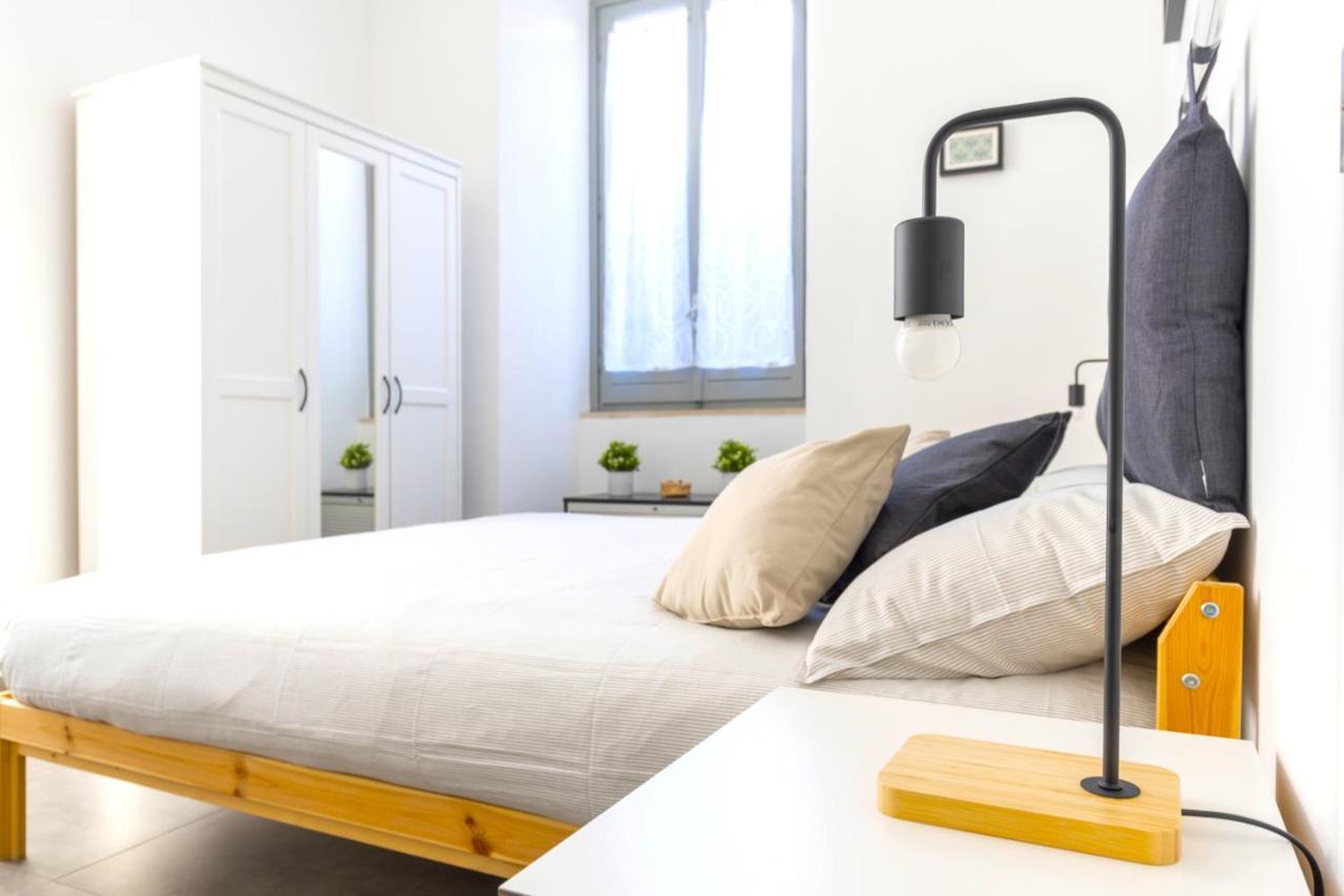 Hostly - Nicole Apartment Volturno- Full Rome Center Kültér fotó