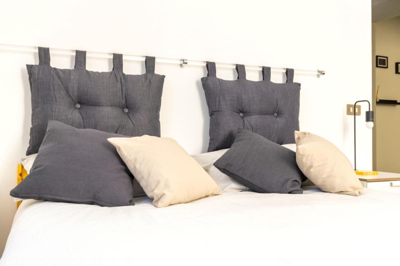 Hostly - Nicole Apartment Volturno- Full Rome Center Kültér fotó