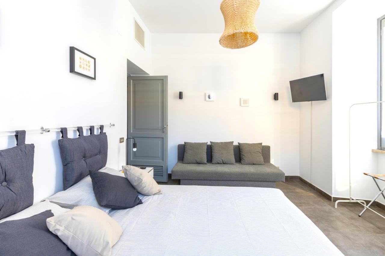 Hostly - Nicole Apartment Volturno- Full Rome Center Kültér fotó