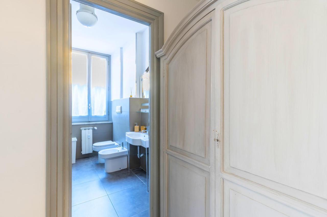 Hostly - Nicole Apartment Volturno- Full Rome Center Kültér fotó
