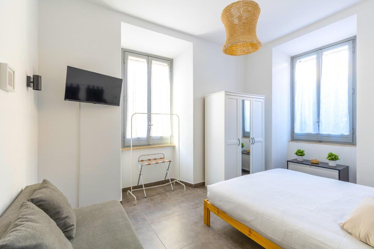 Hostly - Nicole Apartment Volturno- Full Rome Center Kültér fotó